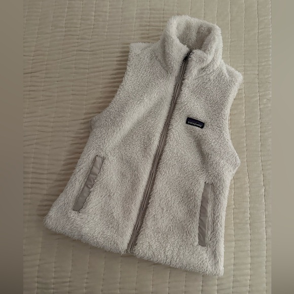 Patagonia Jackets & Blazers - White fleece Patagonia vest